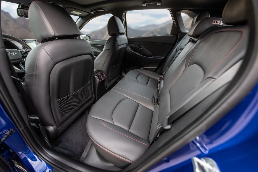 Интерьер Hyundai Elantra GT N Line (PD) 2019 года  (фото 32 из 40)